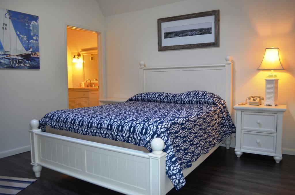 Готель Montauk Manor Екстер'єр фото A bedroom at the Inn at the Opera